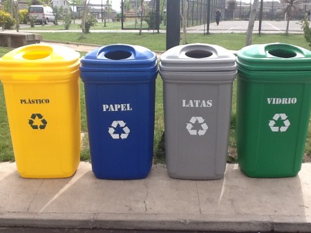 Contenedores Plásticos distintos colores 120 litros - $ 23.000 cada uno